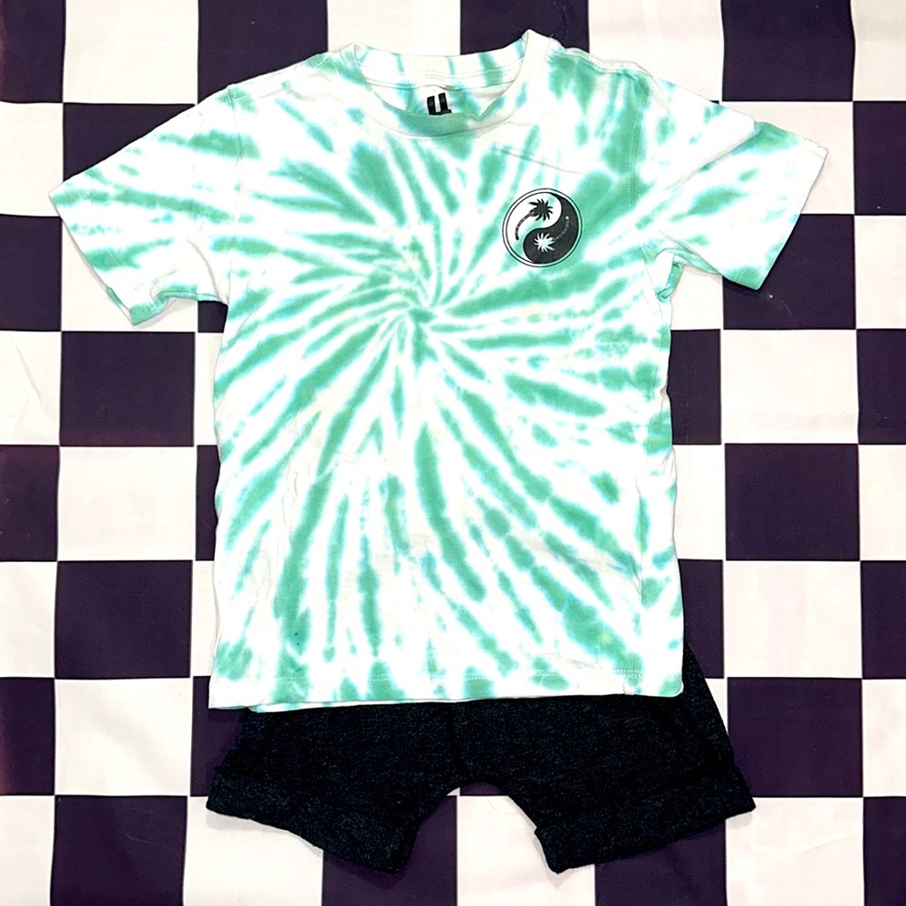 Cotton On Kids Boys Green & White Tie Dye Yin Yang Tee & Short Summer Set 4